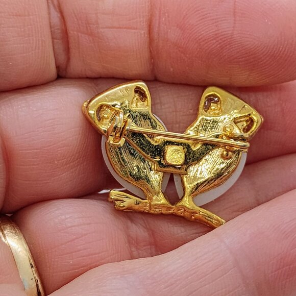 Vintage MCM Double Owl Brooch Green Rhinestone Eyes w/Faux Pearl Jelly Belly - Picture 4 of 4